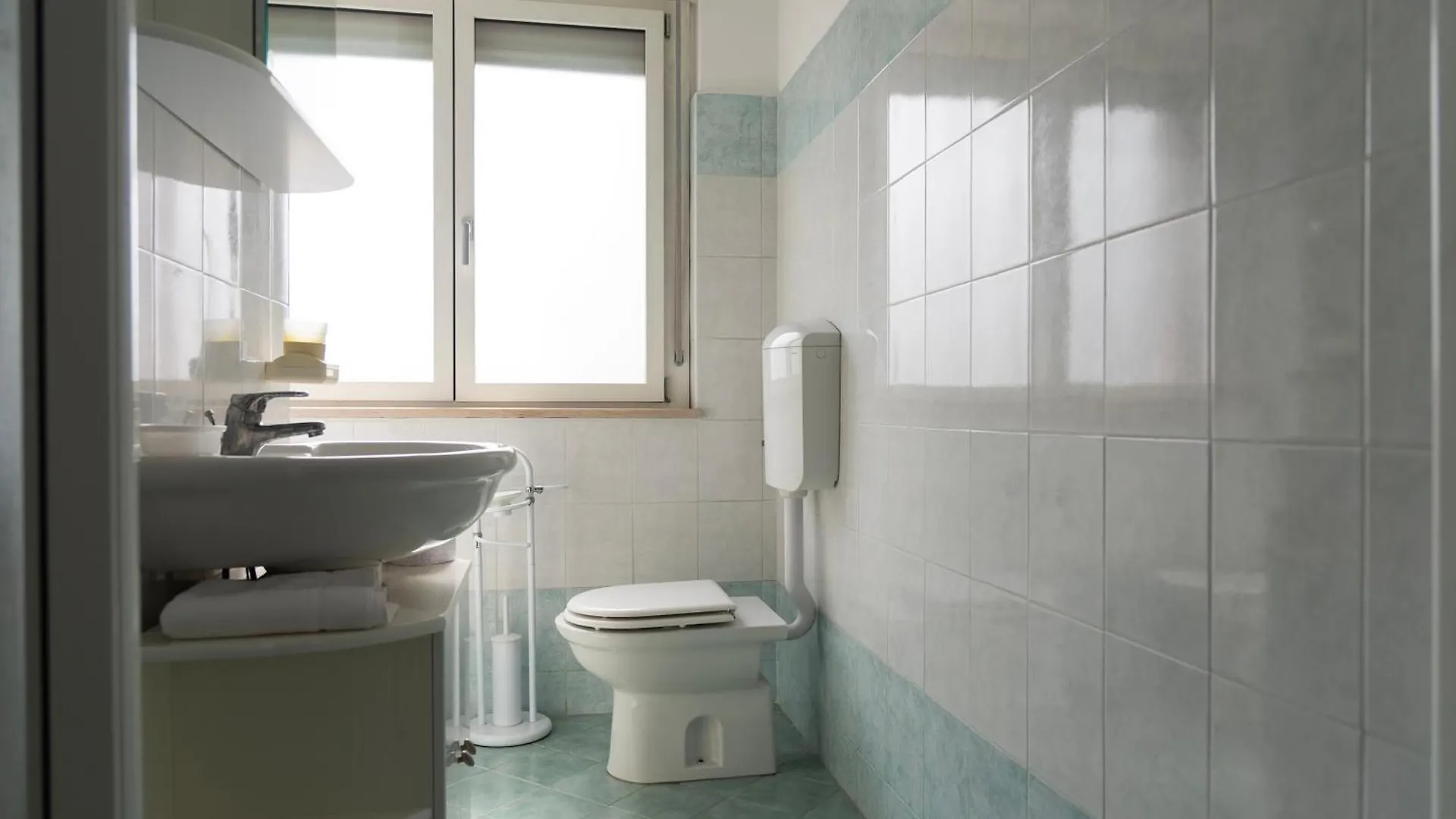 Apartment Youhosty - Trasimeno 40 Milan Italy